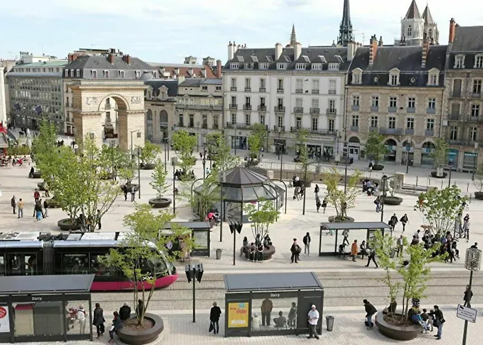 Hotel Dauphine - Dijon Centre Gare - Acces Autonome 24 Heures Sur 24 - Boite A Cles & Gardien - Parking Public Dauphine